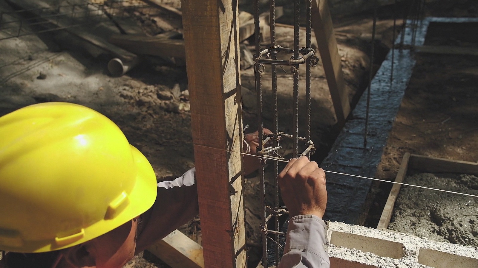 Tying the rebar of a column